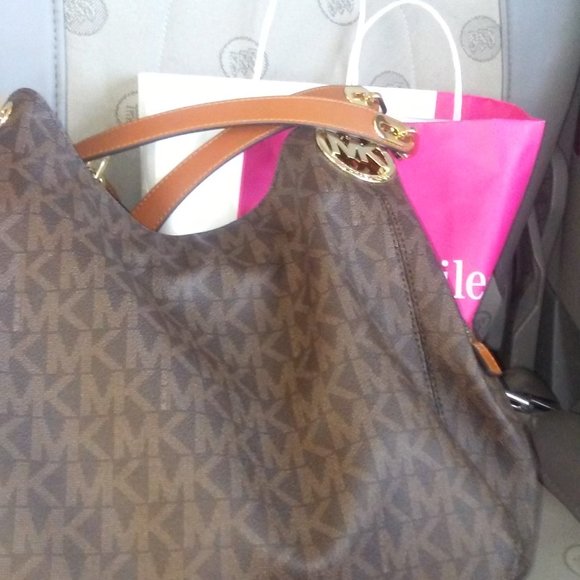Michael kors handbags wallet and shoes - Picture 1 of 4